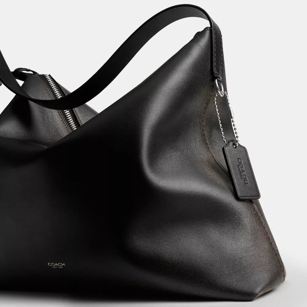 Mott Messenger Bag 38 In Loved Leather - Black/Light Tan
