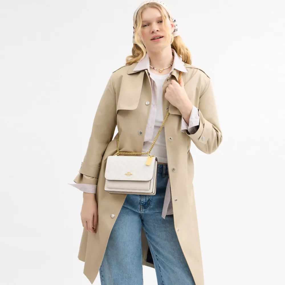 Klare Crossbody Bag In Signature Canvas - Signature Canvas/Gold/White/Chalk