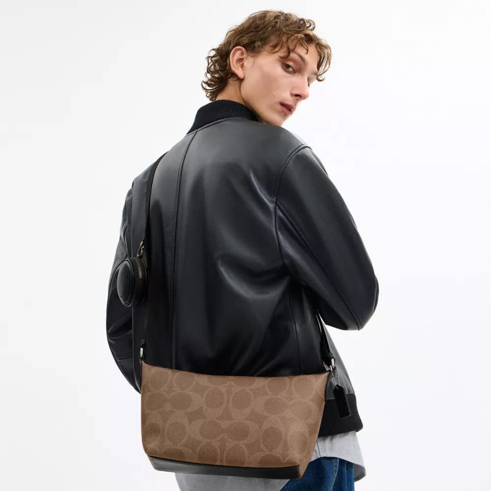 Small Finn Crossbody Bag With Pouch In Maxi Signature Canvas - Signature Canvas/Gunmetal/Tan/Black