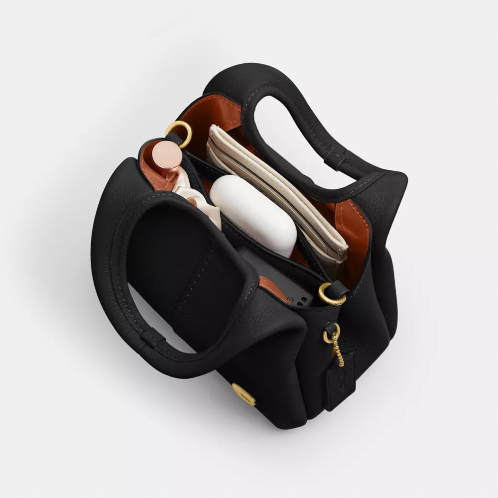Lana Shoulder Bag 19 - Polished Pebble Leather/Brass/Black