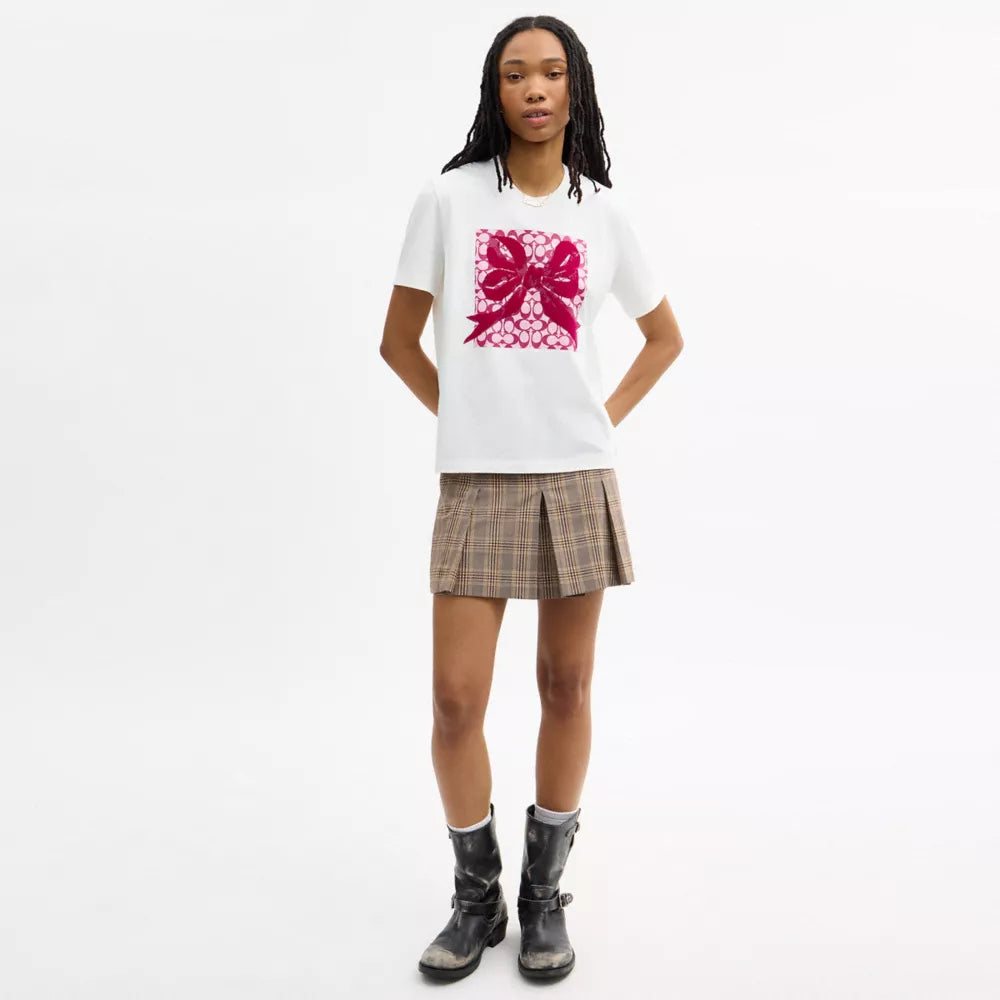 Signature Square Bow Classic T-Shirt In Organic Cotton - Vintage Ivory/Fuchsia