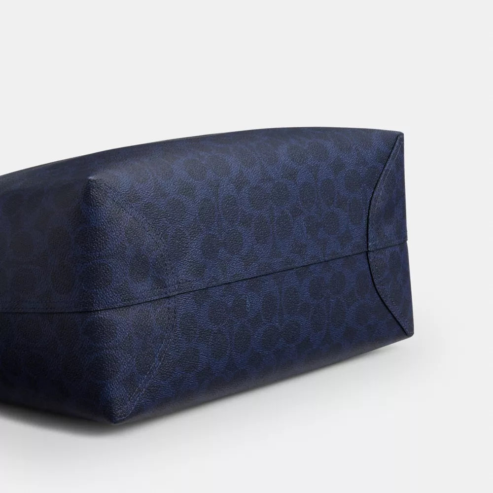 City Tote Bag In Signature Canvas - Gold/Navy