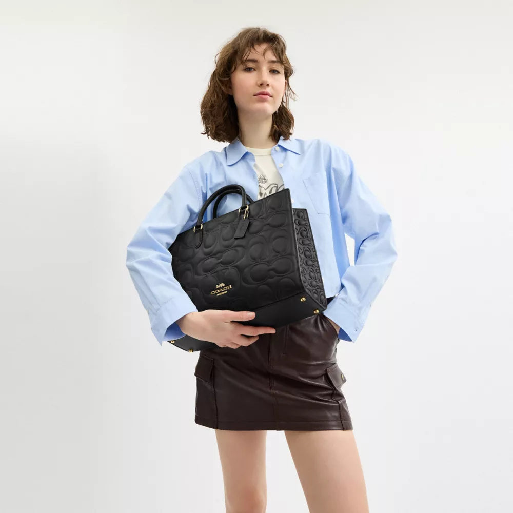 Maggie Tote Bag In Signature Leather - Gold/Black