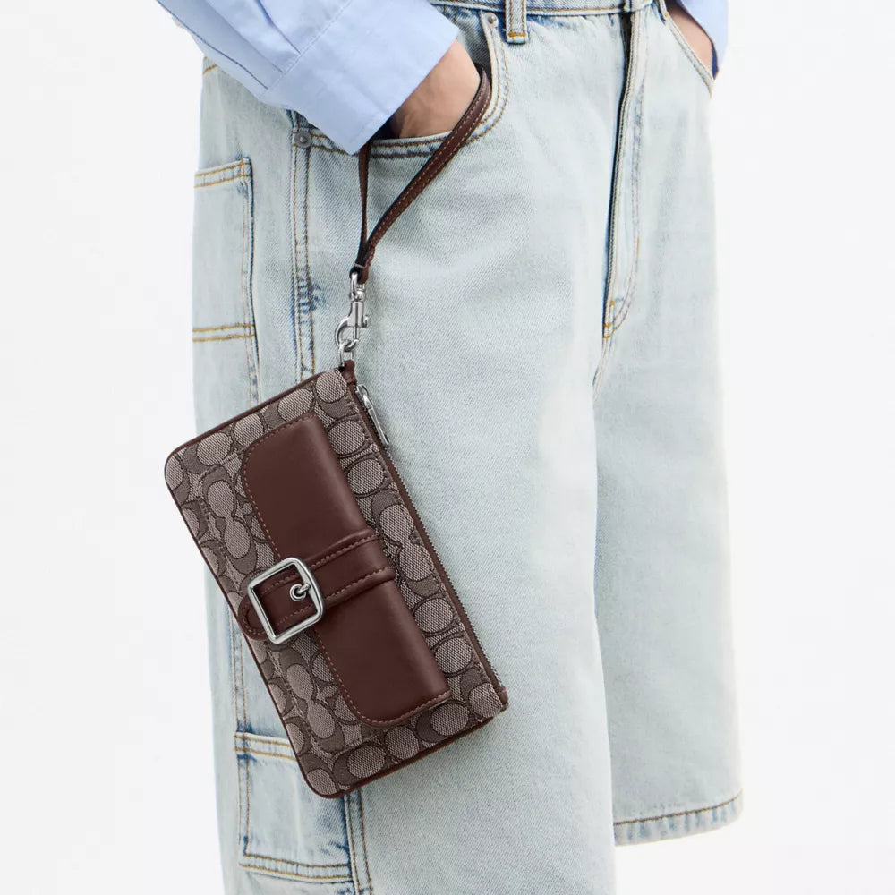 Ashton Wristlet In Signature Jacquard - Signature Jacquard/Silver/Oak/Maple