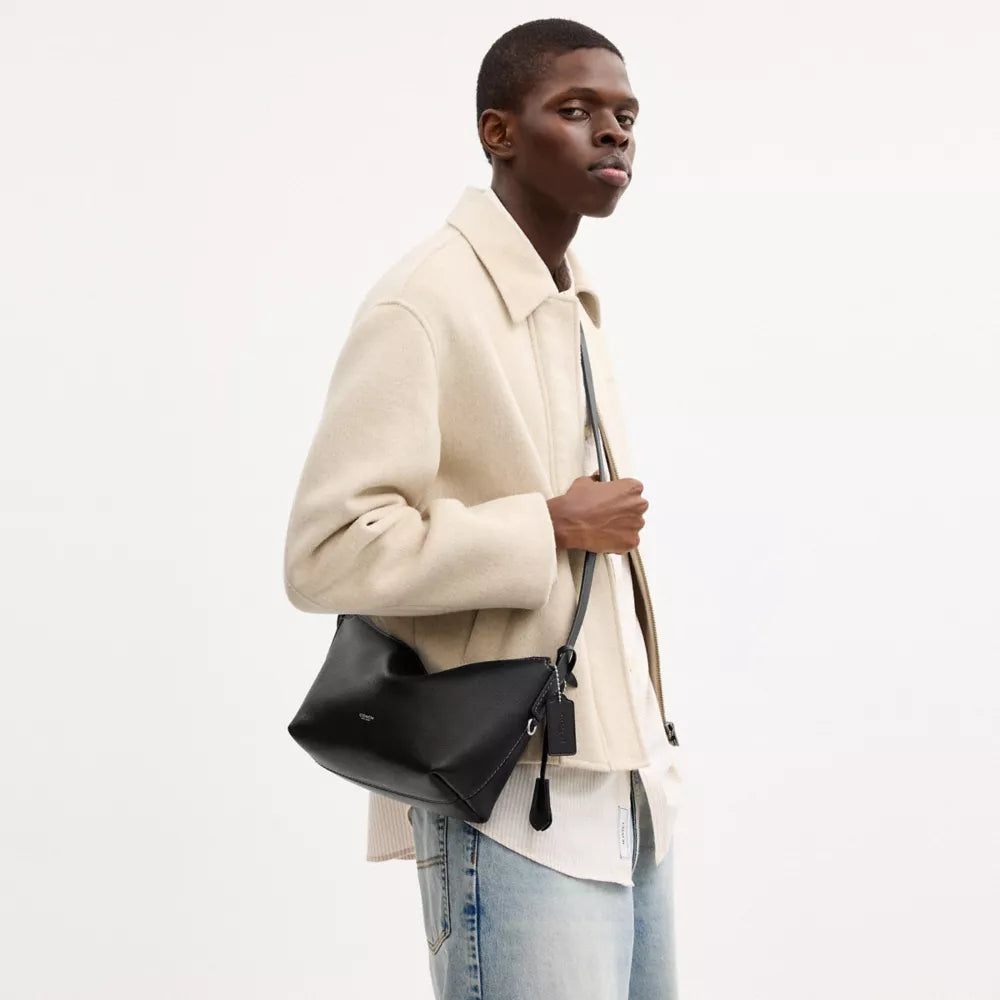 Mott Sling Bag 22 - Black