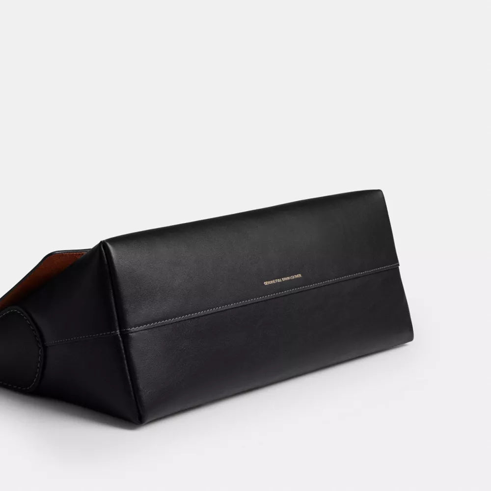 Chelsea Shoulder Bag 30 - Natural Grain Leather/Brass/Black