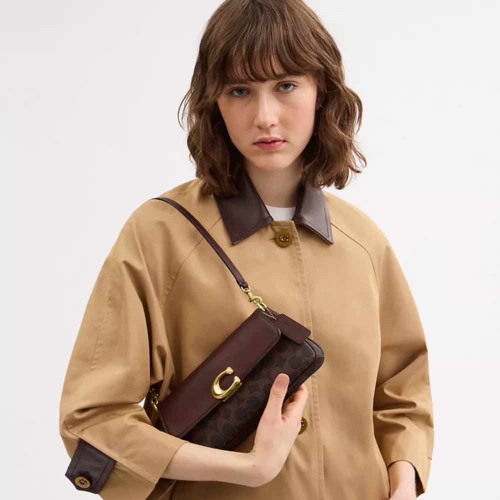 Jet Shoulder Bag In Signature Canvas - Brass/Maple