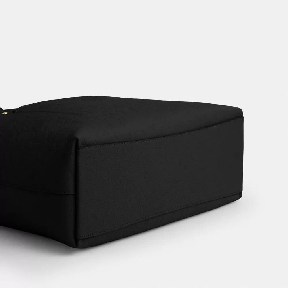 Station Tote Bag In Signature Leather - Pebbled Leather/Gold/Black