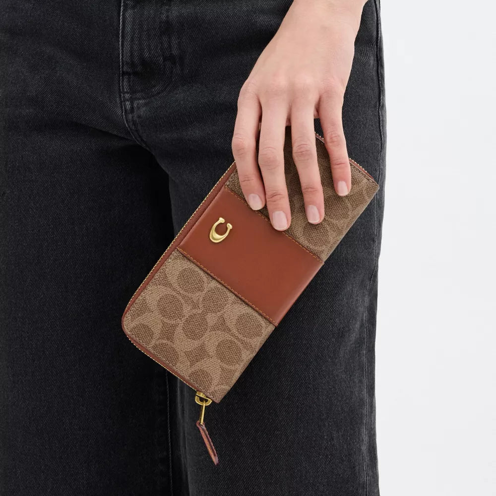 Essential Slim Accordion Zip Wallet In Signature Canvas - Coated Canvas/Brass/Tan Caramel
